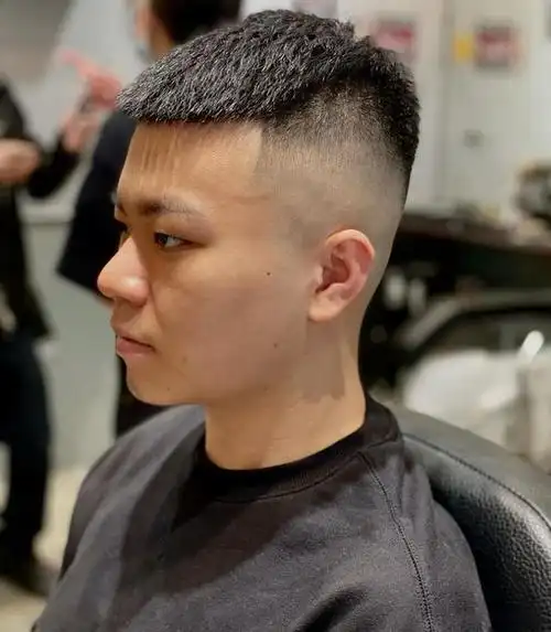 四十岁成熟男士这样剪发型帅气有型(3)-发型设计-帅哥发型网