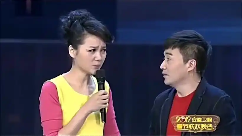 周群搞笑小品《红娘》开始不到两分钟,观众已经笑的不行了