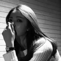 女生头像侧脸黑白 简单长发黑白侧脸女生头像