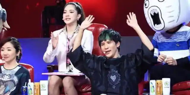 《蒙面唱将》最大牌的嘉宾,摘掉面具后,评委都不敢点评