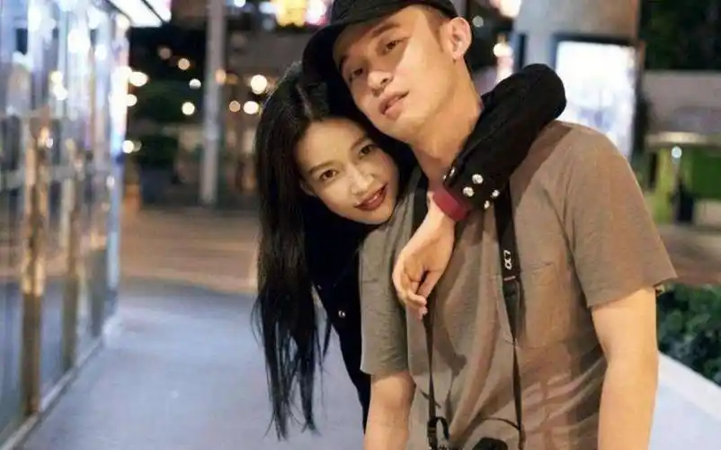 要知道娱乐圈的演员工作都是很忙的,董子健肯抽出自己的时间来陪老婆
