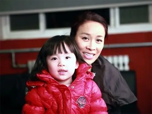 厉害啦5岁就接拍了37个广告还有人说她是那英女儿