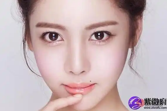 3,左嘴角上方有痣的女人比较招婆家老人喜爱,家和万事兴,日子过的舒服