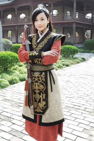 傅淼领衔出演《薛丁山》变身巾帼英雄樊梨花