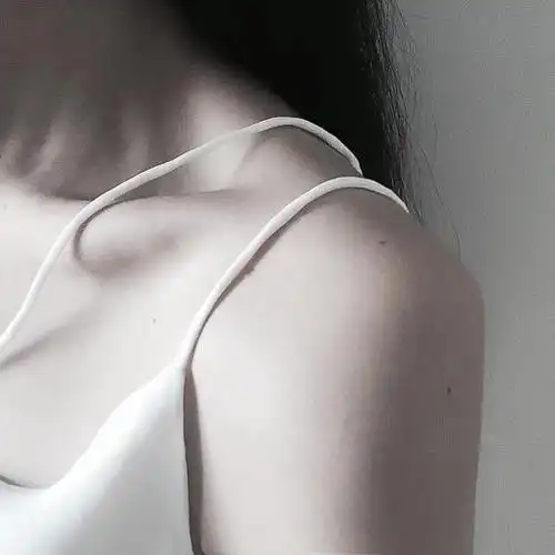 头像|女生头像锁骨