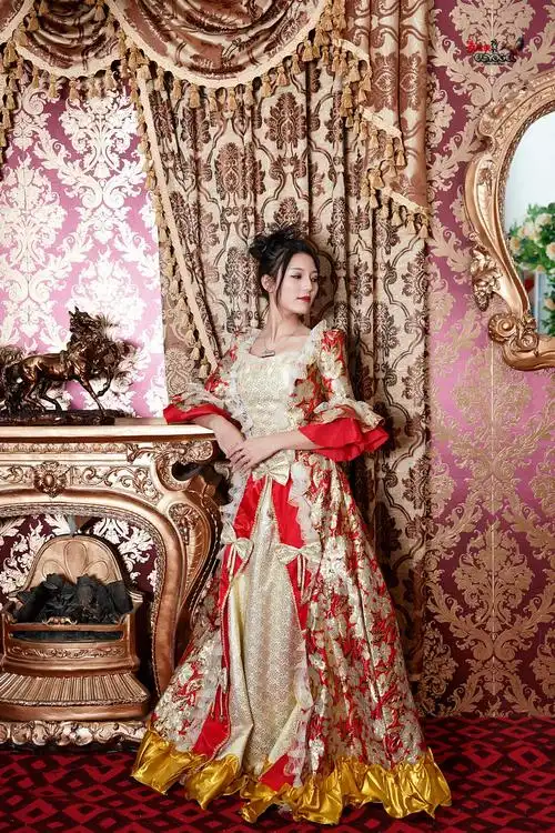 华丽宫廷礼服少女饭饭