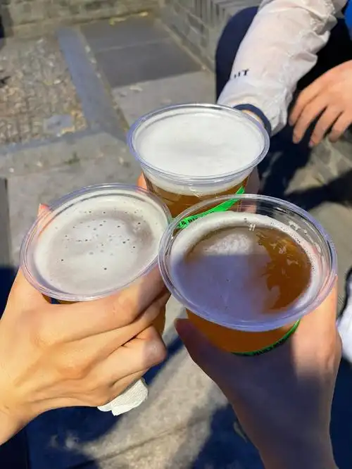 今天吃烤串喝啤酒了