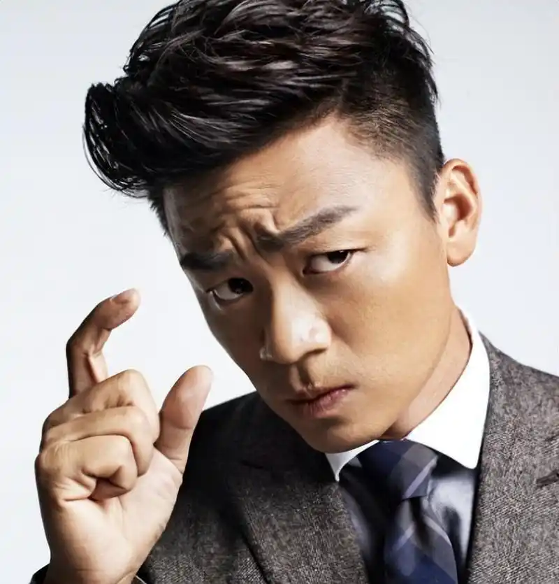 王宝强:逆境中崛起的传奇 王宝强,从贫苦的农村少年到成为家喻户晓的