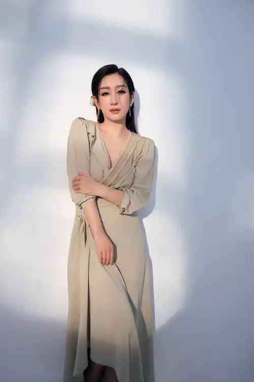 秦海璐夏日长裙清新绿色温婉优雅