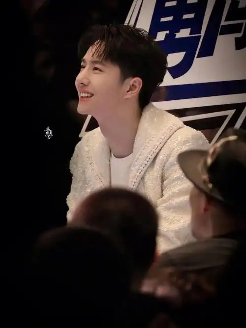 继续来组我家王一博的壁纸