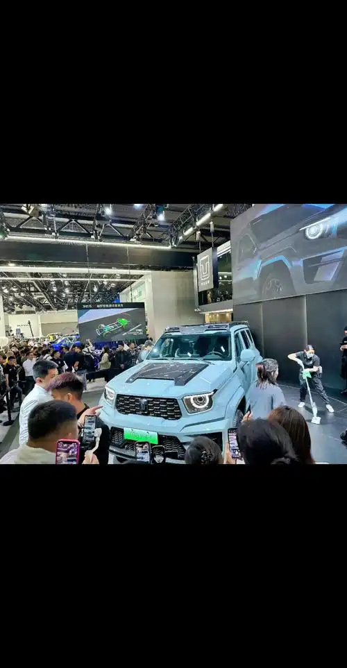 广州车展首发保定大g 坦克700hi4t.