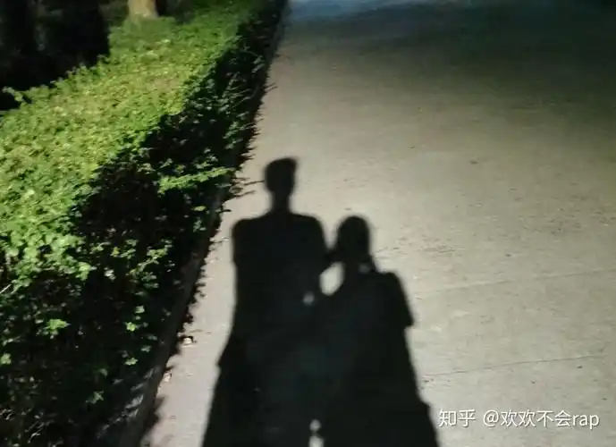 和情侣照影子照片是一种怎样的体验