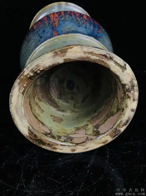 钧窑花鼓赏瓶,釉色温润,造型美观,开片自然,品相如图,保存完好