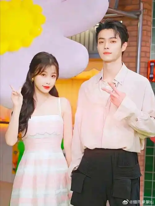 许凯跟谁更有cp感许凯跟杨紫,谭松韵,白鹿等许多女明星合作过,你们他