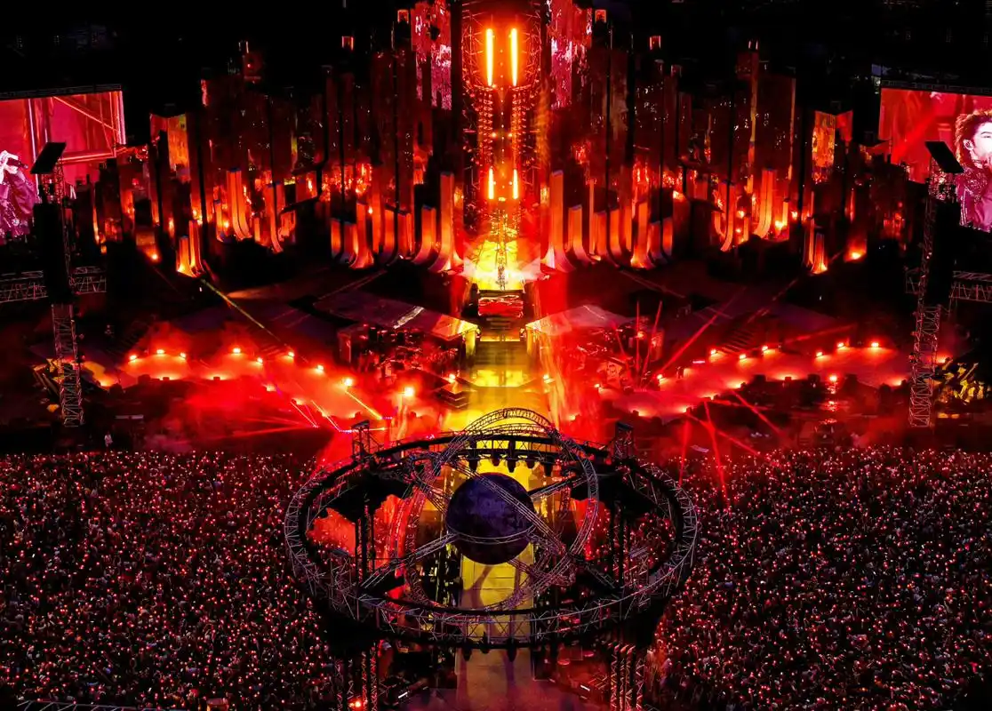 2023华晨宇火星演唱会#  家是我们的红海. 家是四面八方的奔赴.