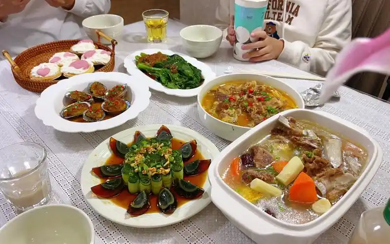 生活需要仪式感,干净的厨房,精致的晚餐,是向往的幸福生活吗?