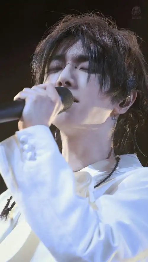 愚人节换头像##华晨宇2024向阳而生##2024华晨宇火星演唱会