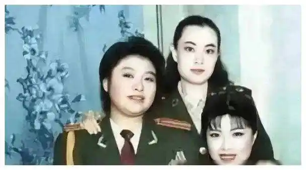 原创韩红曝大学时期校花身份最惊艳照片揭示真相