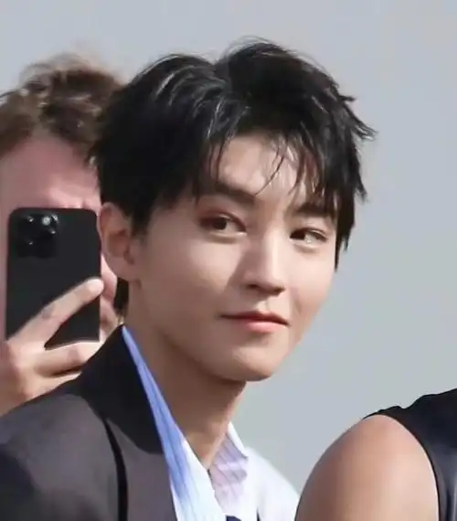 迪丽热巴王俊凯同框