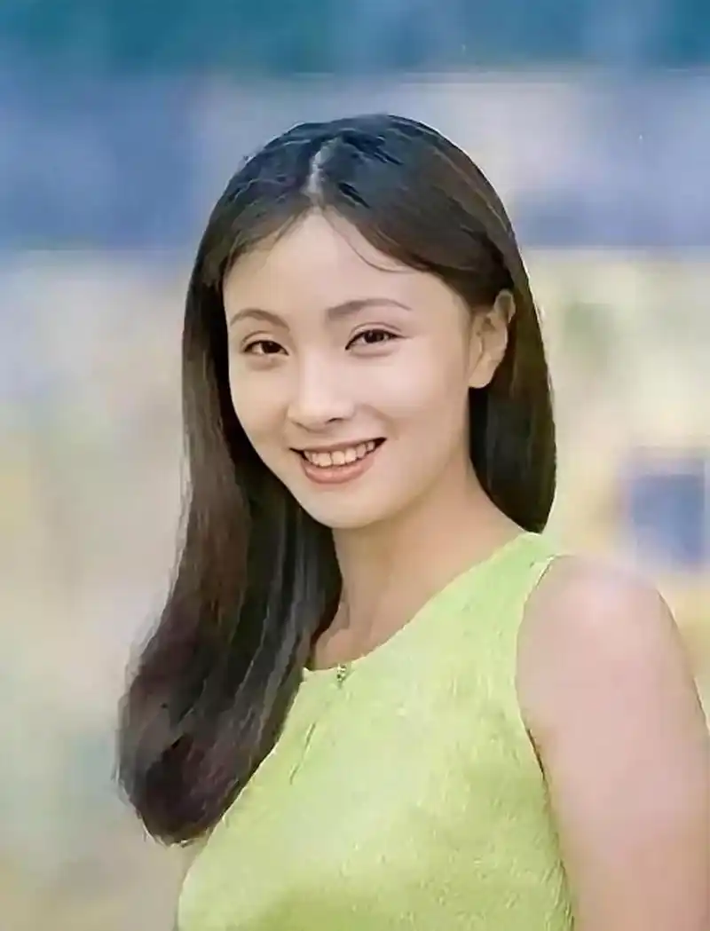 童年女神陶红年轻时候的照片