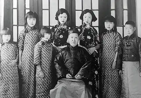 溥仪是清朝最后一任皇帝,他的父亲是谁,为什么他父亲不是皇帝?