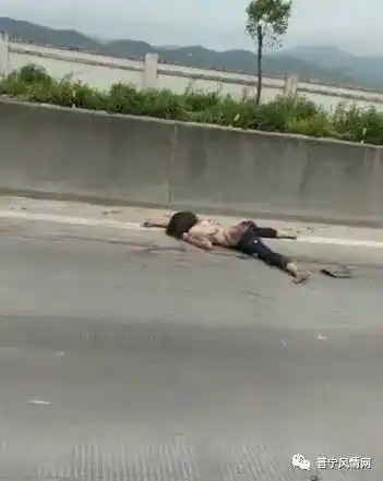 叔恶| 潮汕某地发生惨烈车祸,致2死1伤.