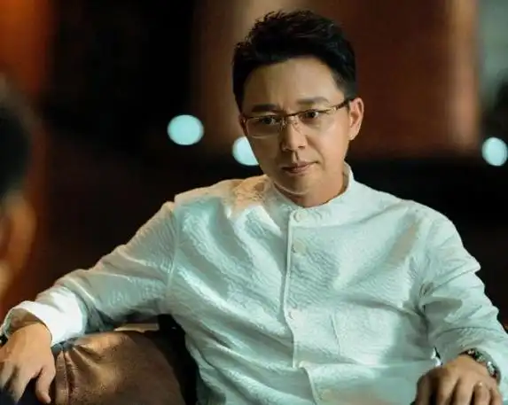 然而,这几位叔圈的演员也向我们展示了:年轻的时候确实是一种财富.