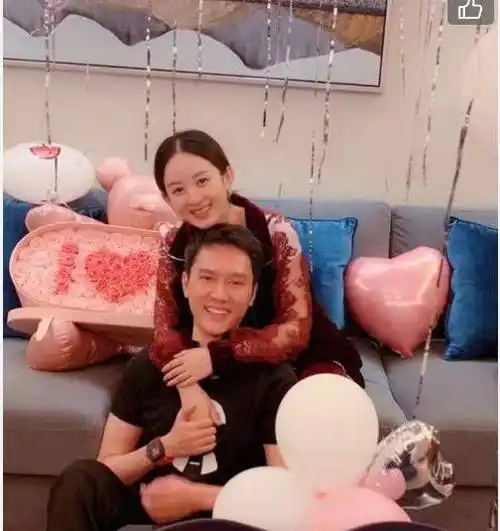 赵丽颖冯绍峰婚后首现身豪宅内部装修精致让人感觉很甜蜜