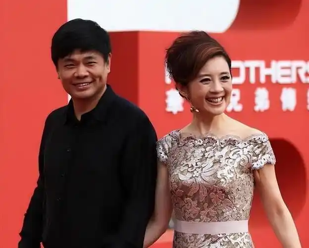 著名富豪丁健,抛弃妻儿娶许戈辉,前妻如今过成这样!