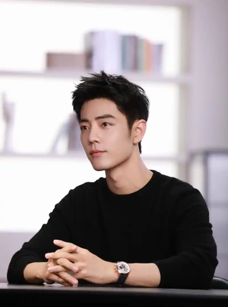 这是一组去年的"罐头",那时候肖战还是短发,看来小室那里保存了操少