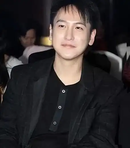 汤臣一品公子汤珈铖身价(汤珈铖18岁纵横商界)(16)