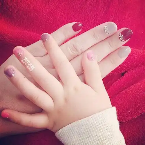 儿童美甲,孩子指尖上的美丽色彩!