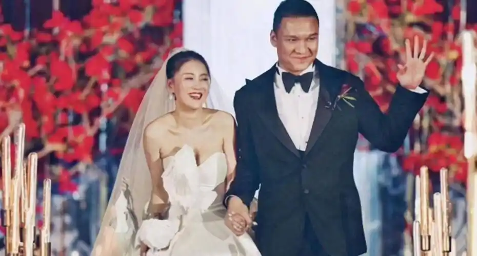 她才是人生赢家,参加"中国好声音"未夺冠,却嫁给爱奇艺副总裁_李嘉格