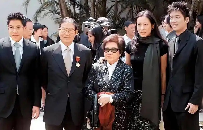 郭晶晶婆婆朱玲玲的童话婚姻被曝终结,"净身出户"她将何去何从_罗康瑞