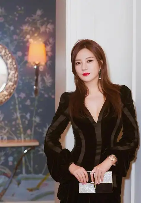 赵薇个人资料(47岁赵薇近况曝光)