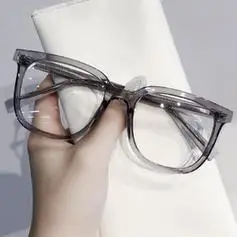 当前位置:>首页>配饰腕表>眼镜>框镜>erilles框镜>文章详情>250_250