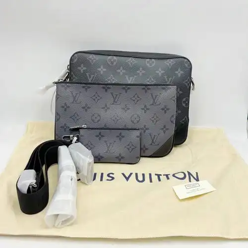 lv男士邮差包黑武士三合一