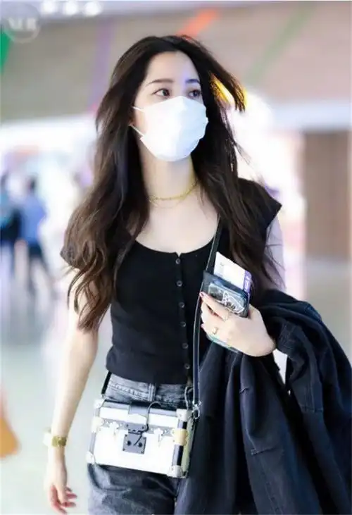 欧阳娜娜短袖女明星同款露脐黑色t恤修身短款开衫单排扣上衣夏季