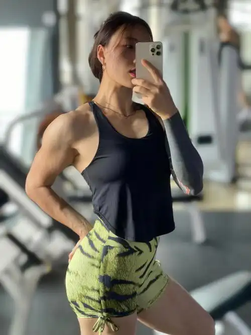 肌肉女不一定不温柔