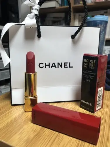 香奈儿圣诞限量红管n.5号口红真人试色,一只超高颜值的口红