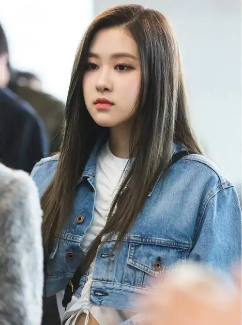 韩国女团lisa什么组合,韩国女团lisa什么组合的歌(如今还成为时尚偶像