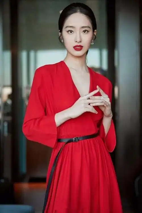 芳华里杨采钰饰演的林丁丁