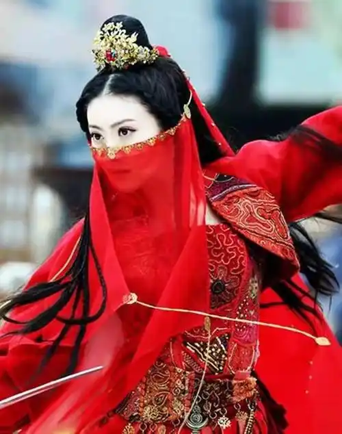 景甜 景甜的古装造型也是非常好看,尤其是红纱蒙面看起来不仅霸气