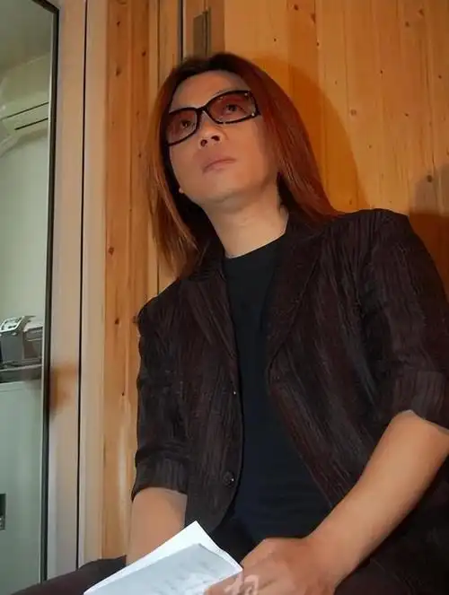 歌手郭峰的销声匿迹是整个乐坛的损失和悲哀