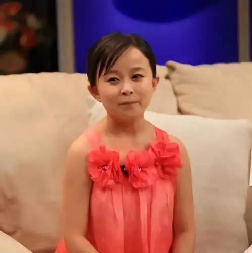 回顾朱洁身高不到1米3却被老公宠成小公主不敢生孩子成遗憾