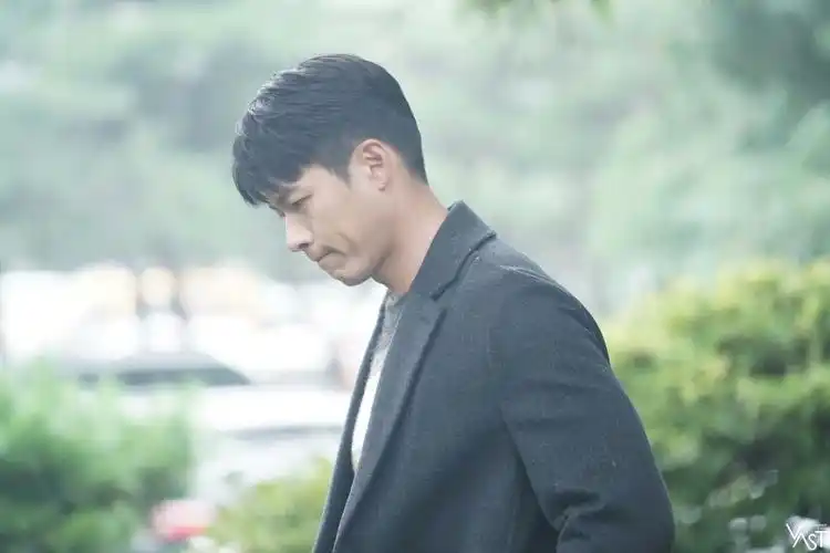 玄彬loropiana拍摄花絮图