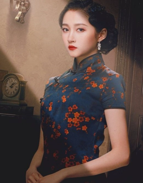 关晓彤称自己太壮不适合穿旗袍,被导演强行要求后,粉丝:鹿晗赚大了!