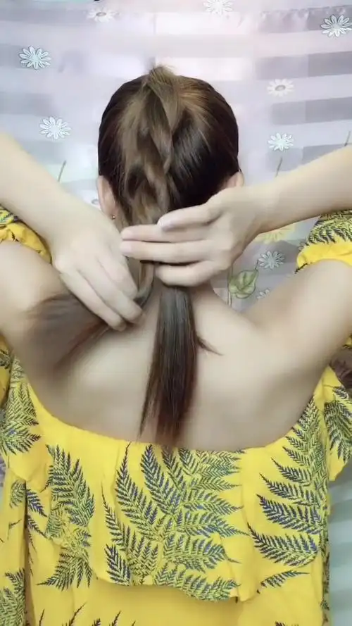 一款时尚有气质的,编发马尾辫发型教学,简单大方超好看喜欢拿走