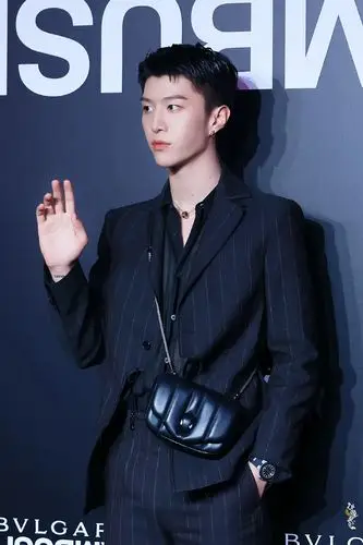 范丞丞[超话]##范丞丞清爽短发