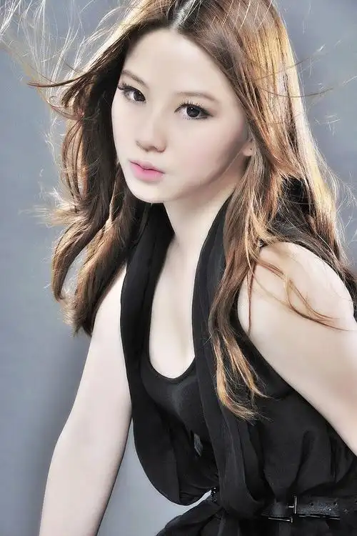 摄影棚下的一个现代时尚风情气质女神